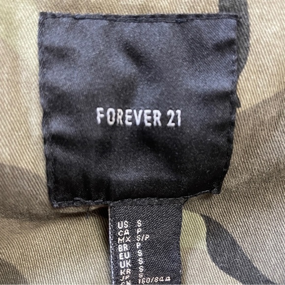 ✨ Forever 21 Camo Print Hooded Cargo Utility Jacket Olive Army Green Size Small - Picture 7 of 7